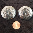 Comparison view clip-on earrings
